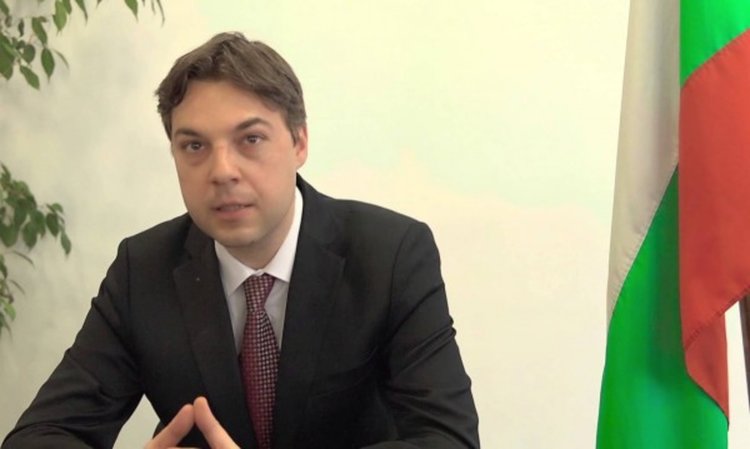 Павлова веднага уволни шефа на дирекция "Съвет по законодателството" Любомир Талев (на снимката)