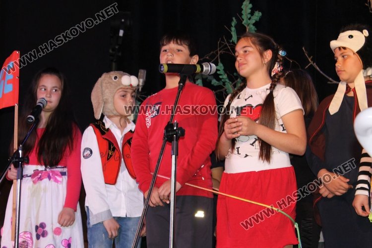 Малки актьори от СУ "Л.Каравелов" играха "Сърцето на гората"