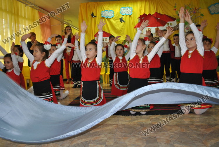 „Звънчетата“ припомниха традициите за Цветница