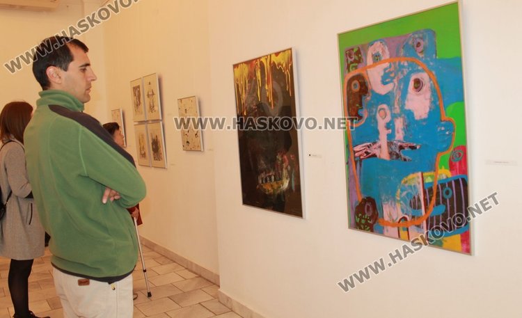 Пловдивски художник с провокативна изложба "Рисунка" в Димитровград