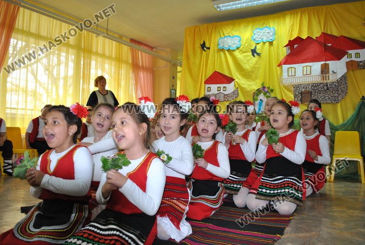 „Звънчетата“ припомниха традициите за Цветница