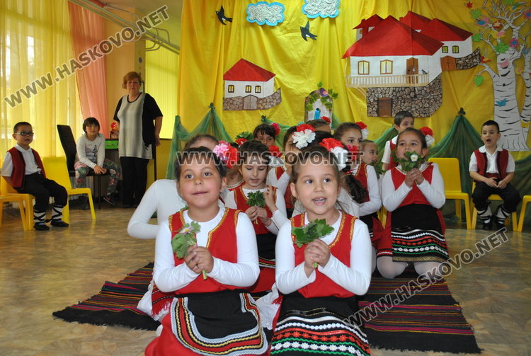 „Звънчетата“ припомниха традициите за Цветница