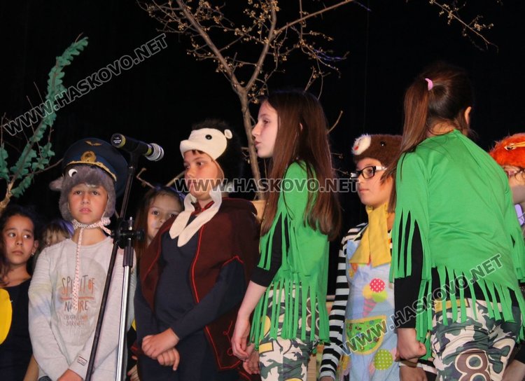 Малки актьори от СУ "Л.Каравелов" играха "Сърцето на гората"