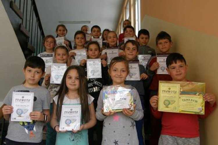 Отличиха славейковци