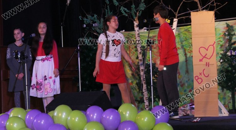 Малки актьори от СУ "Л.Каравелов" играха "Сърцето на гората"