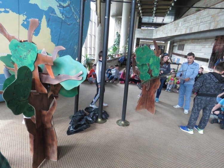 В "Земно кълбо" децата учиха за природата и гората около нас