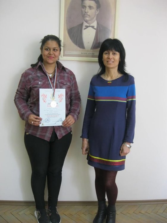 Стефка Димитрова със своя преподавател Елена Беделева