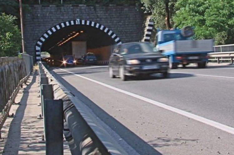 Изчезнаха документи за строежа на тунел "Железница"! Полицаи ги търсят в жилищата на шефове на АПИ