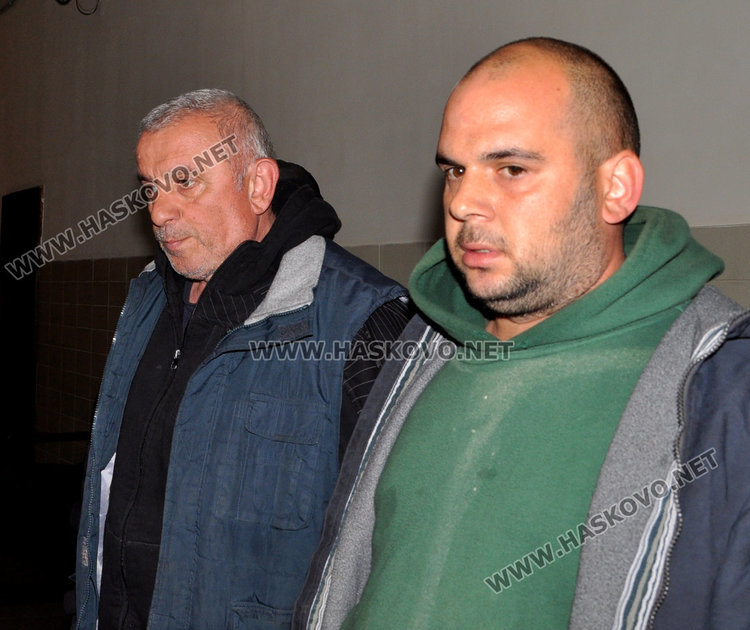 Решетки за единия от наркооранжерията, другият под домашен арест