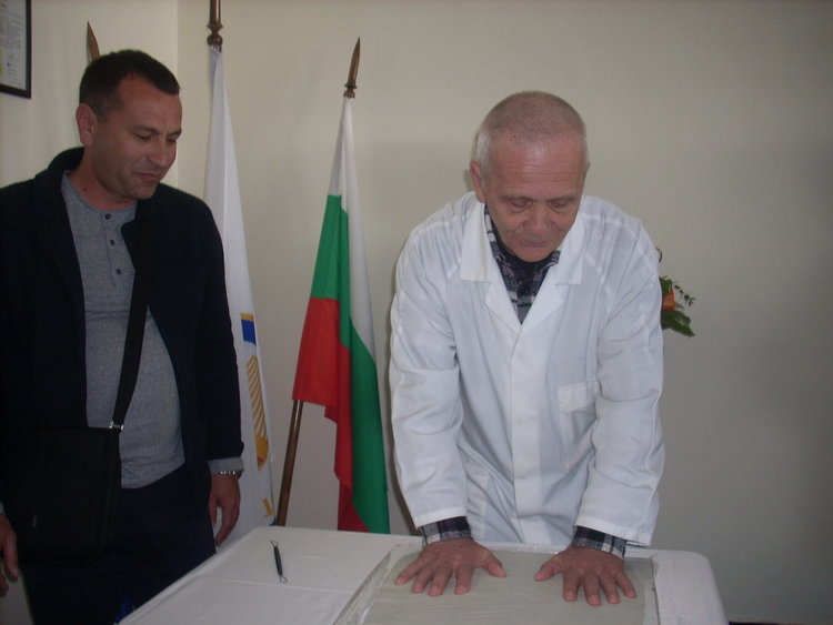 Присъдиха приз „Златни ръце” на началника на хирургичното отделение  д-р Александър Милчев 