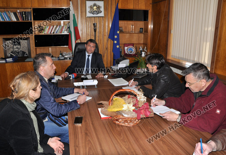 МВР Хасково спипа оранжерия за марихуана, двама арестувани