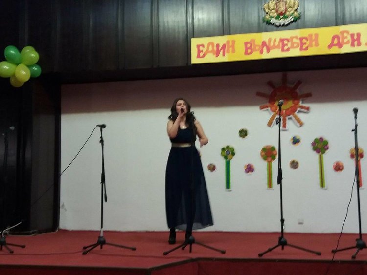 Концерт на ученички направи деня ни вълшебен