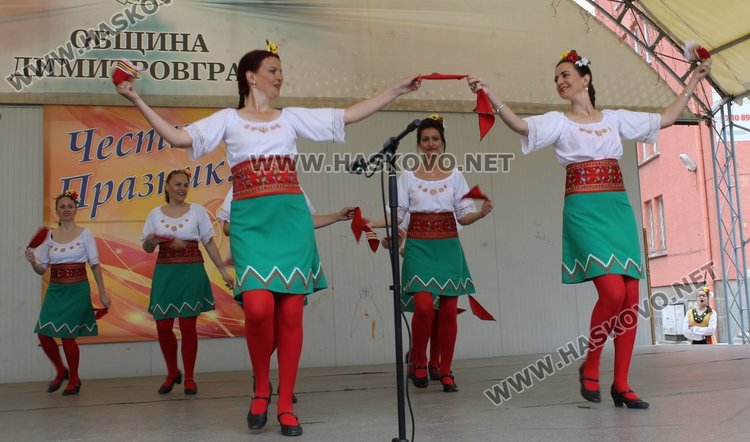 Малки лазарки обраха наградите в празничен конкурс в Димитровград