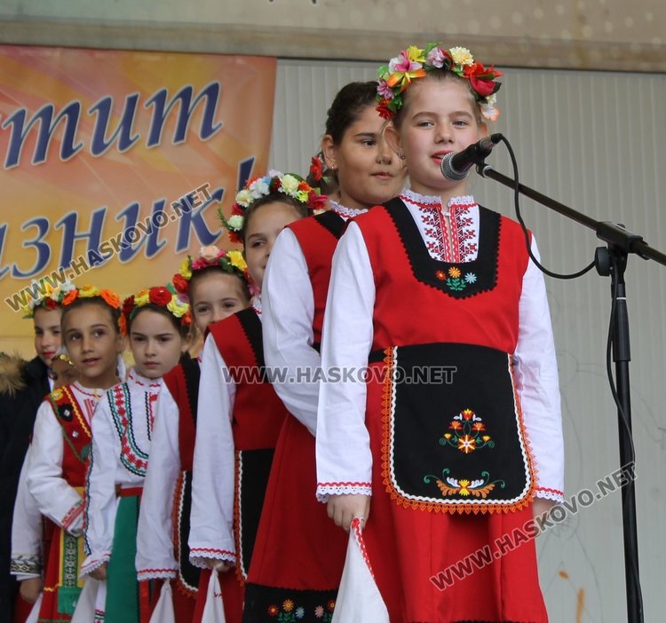 Малки лазарки обраха наградите в празничен конкурс в Димитровград