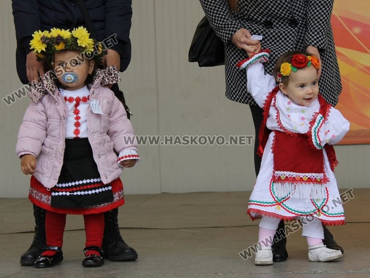 Малки лазарки обраха наградите в празничен конкурс в Димитровград
