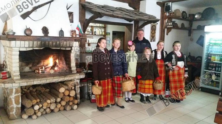 Лазарки наричаха за здраве в Широка лъка