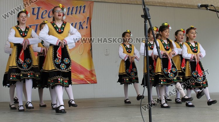 Малки лазарки обраха наградите в празничен конкурс в Димитровград