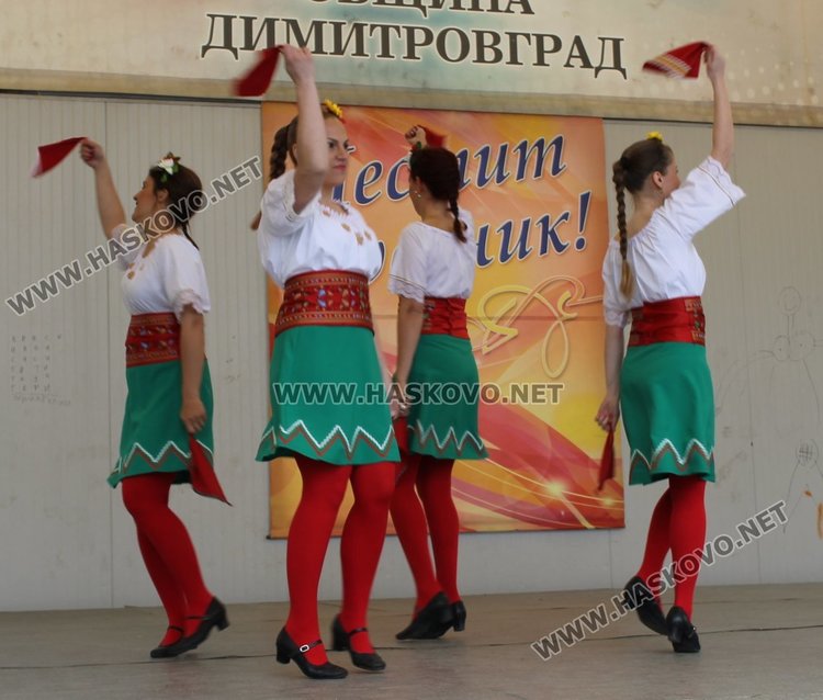 Малки лазарки обраха наградите в празничен конкурс в Димитровград