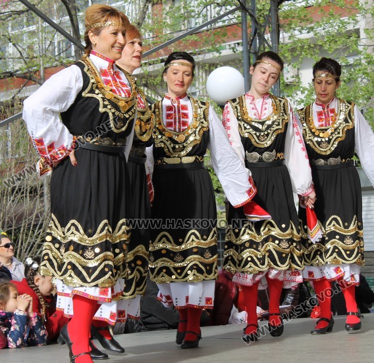 Малки лазарки обраха наградите в празничен конкурс в Димитровград