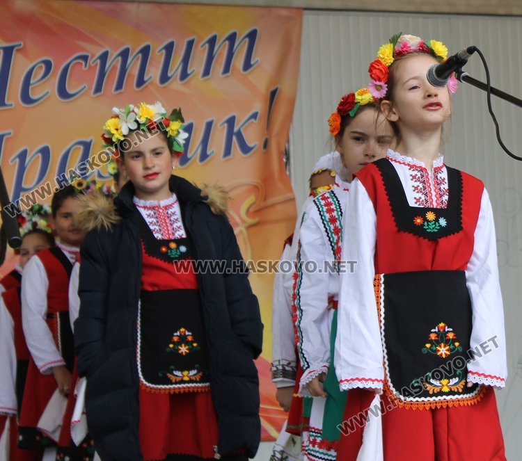 Малки лазарки обраха наградите в празничен конкурс в Димитровград