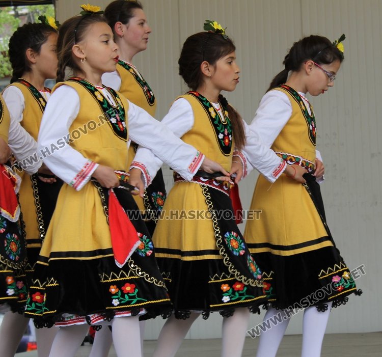 Малки лазарки обраха наградите в празничен конкурс в Димитровград