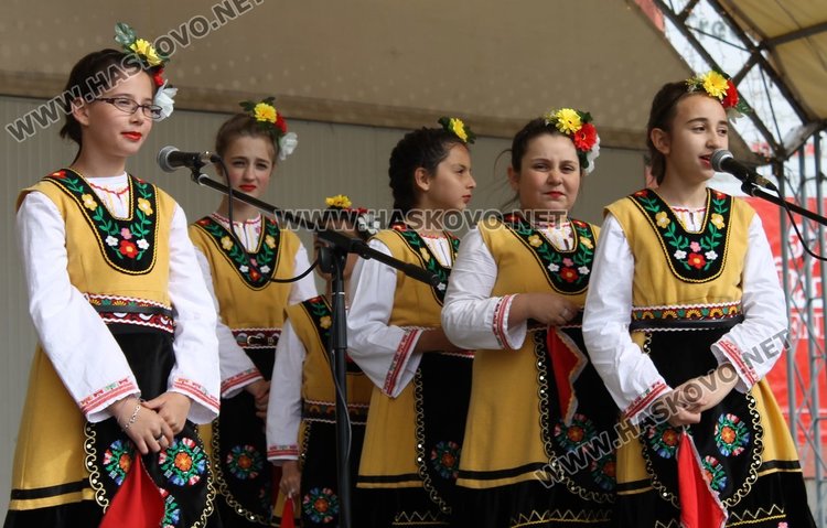 Малки лазарки обраха наградите в празничен конкурс в Димитровград