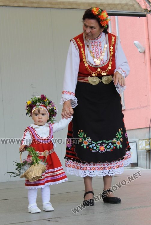 Малки лазарки обраха наградите в празничен конкурс в Димитровград