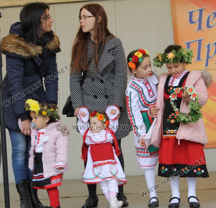 Малки лазарки обраха наградите в празничен конкурс в Димитровград