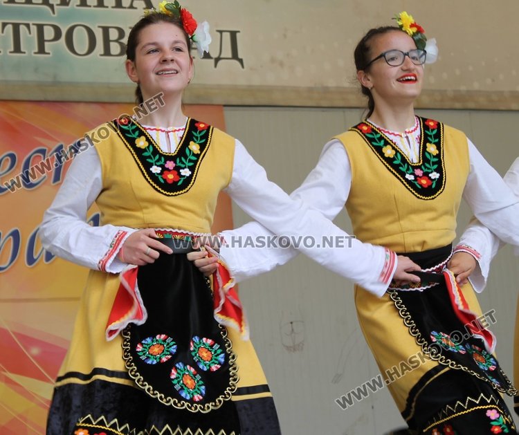 Малки лазарки обраха наградите в празничен конкурс в Димитровград