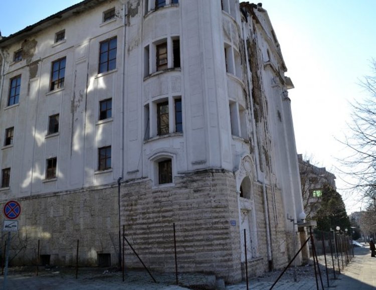 Съдия-изпълнител продава магазин Марса за 300 бона