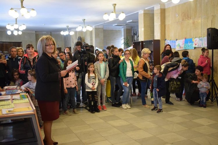 Наградиха най-хубавите рисунки в конкурса "Вълшебният свят на книгите"