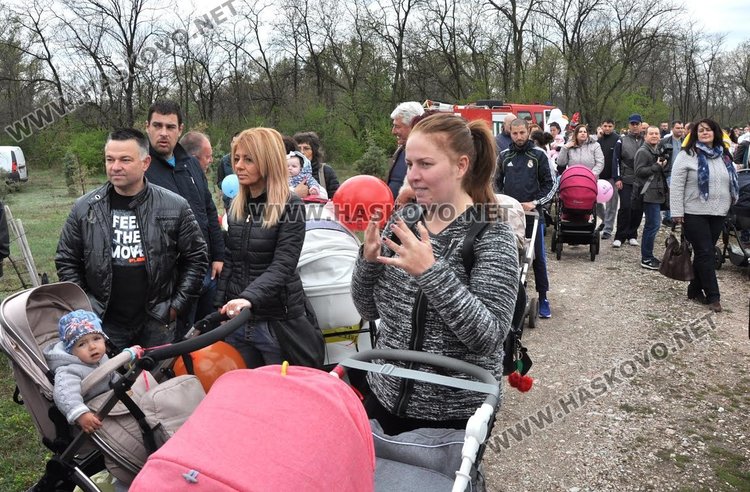 Засадиха червен дъб в Алеята на новия живот в парк "Марица"