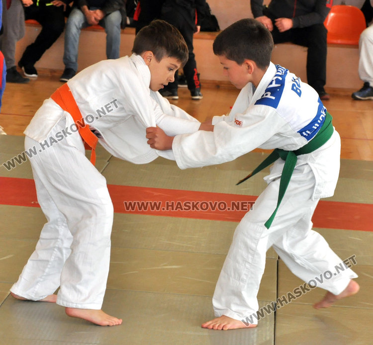 Малките хасковски джудисти мачкат наред в Спартак 