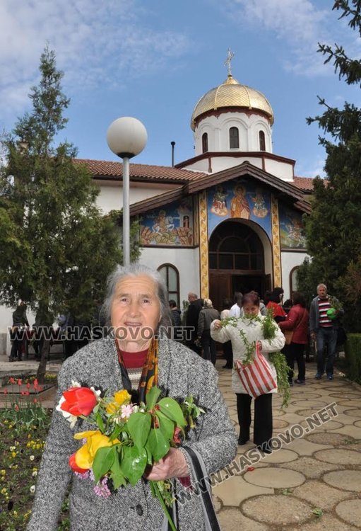 Димитровградчани се стекоха в храм "Св.Димитър" на Цветница