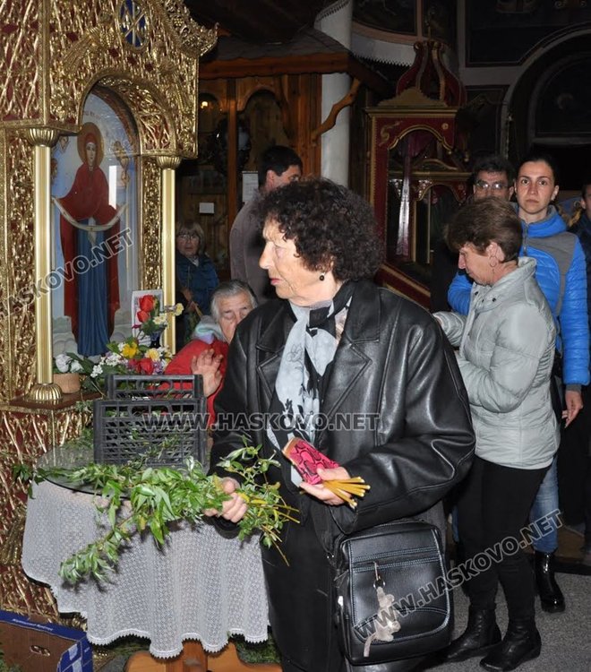 Димитровградчани се стекоха в храм "Св.Димитър" на Цветница