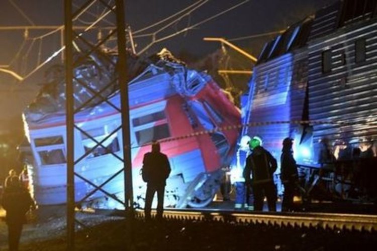 Два влака се сблъскаха в Москва (видео)