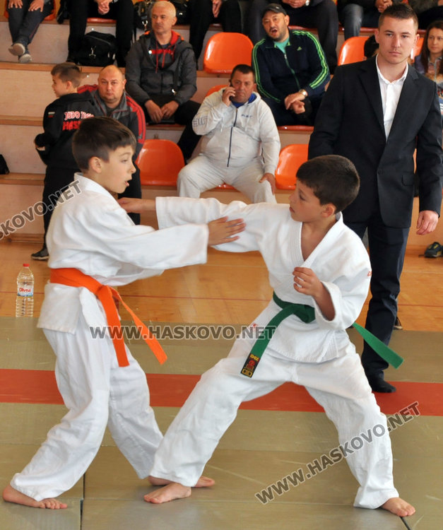 Малките хасковски джудисти мачкат наред в Спартак 