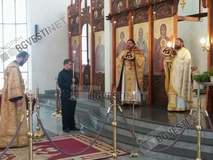 Литургии в храмовете в Смолян за Цветница