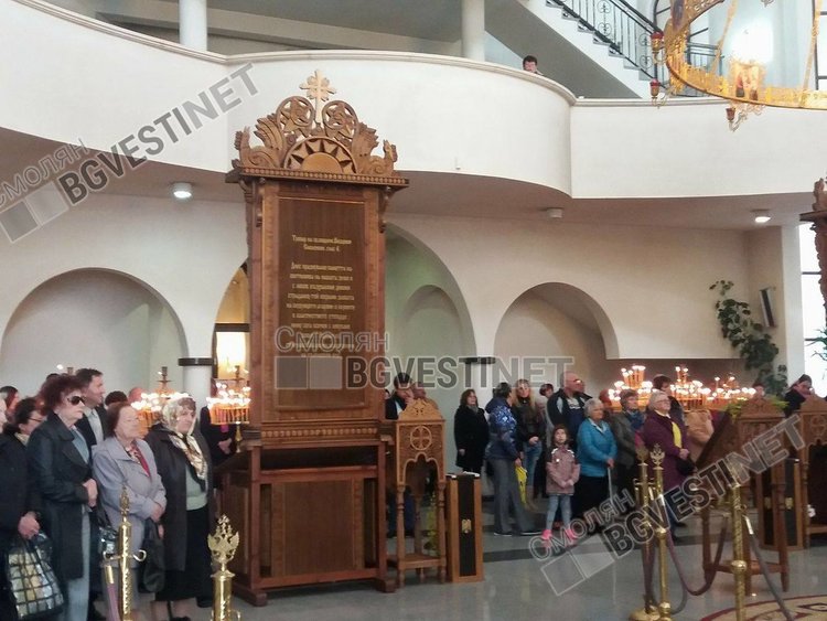 Литургии в храмовете в Смолян за Цветница