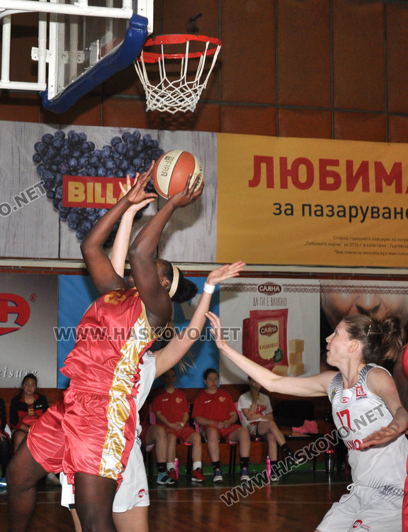 Хасково 2012 на една победа от финала след втория мач с Нефтофимик