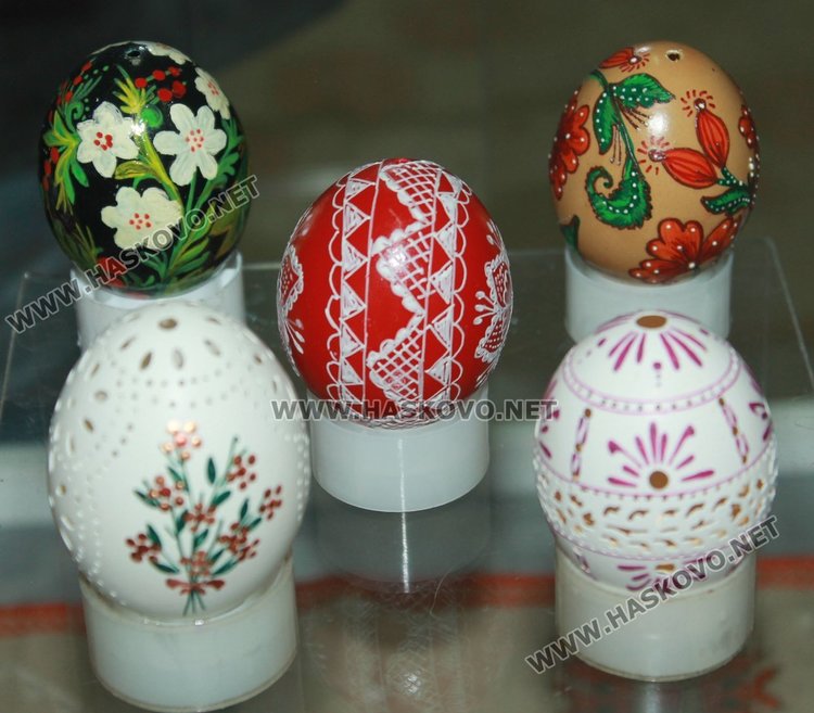 Демонстрираха техники за боядисване на яйца в димитровградския музей