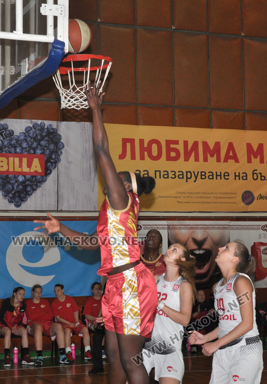 Хасково 2012 на една победа от финала след втория мач с Нефтофимик