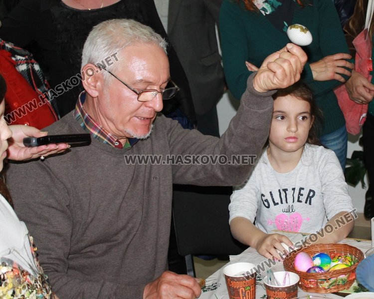 Различни техники за боядисване на яйца бяха демонстрирани в димитровградския музей