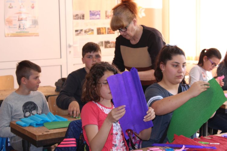 Великденска украса изработиха деца и родители в ОУ "Алеко Константинов"