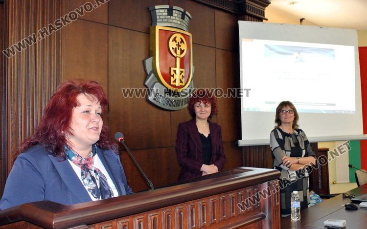 Професор обучава мед. сестри да лекуват деца с диабет в забавачки  