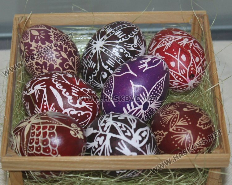 Демонстрираха техники за боядисване на яйца в димитровградския музей