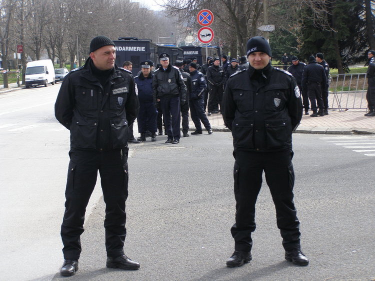 Полицаи и огнеборци на крак по празниците в Кърджалийско