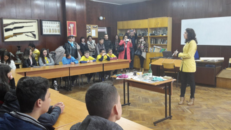 Със стрелба с истинско оръжие приключи 17-тата Детска полицейска академия в Смолян