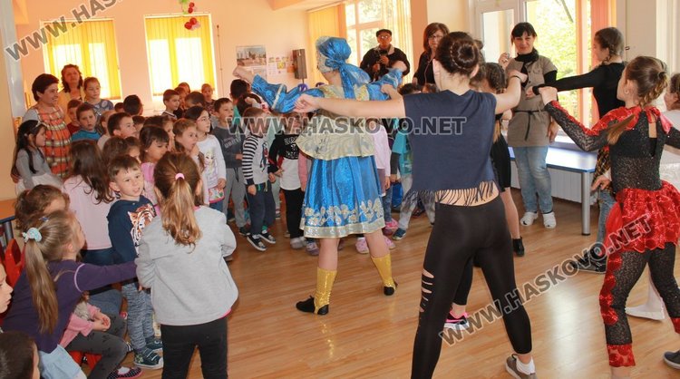 "Галаксико" организира Великденски концерти в детските градини