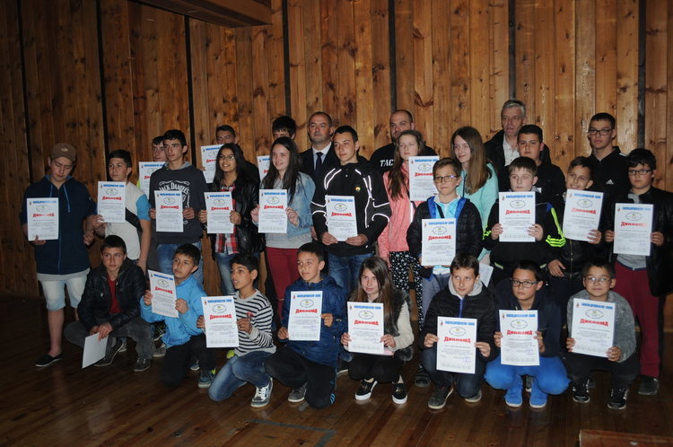 Със стрелба с истинско оръжие приключи 17-тата Детска полицейска академия в Смолян